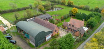 3 bedroom equestrian facility for sale