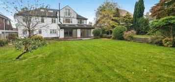 5 bedroom detached house