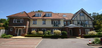 Flat for sale in Dorking Road, Tadworth KT20