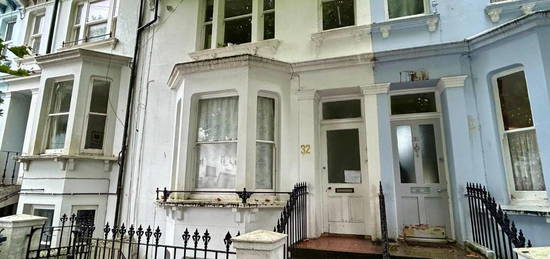 Flat to rent in Clyde Road, Brighton BN1