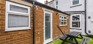 4 bedroom terraced house to rent