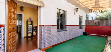 Casa adosada en venta en Calle Ben Alkama - Coca Piñera, Camas