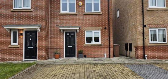 2 bedroom semi-detached house to rent