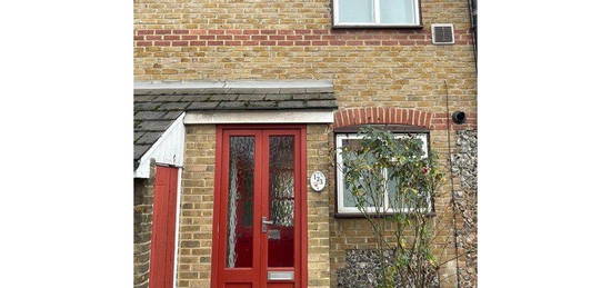 Terraced house to rent in London Road, Grays RM17