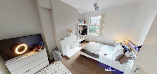 6 bedroom terraced house