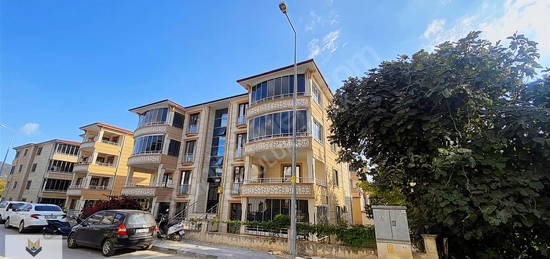 CUMHURİYET İLKOKULUNUN HEMEN YANINDA KİRALIK 140M2 EŞYALI DAİRE