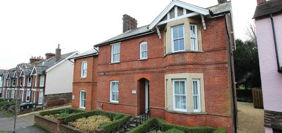 Flat to rent in Western Road, Tring HP23