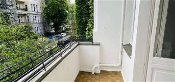 *Traumhafte Altbauwohnung mit Balkon am Victoria-Luise-Platz*