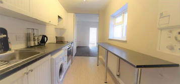 2 bed flat to rent