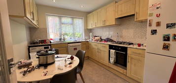 3 bed flat to rent