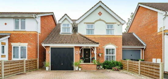 3 bedroom link detached house for sale