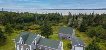 1663 Highway 3, East Pubnico, NS B0W 2A0