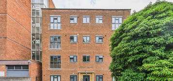 Flat to rent in Highbury, Highbury, London N5