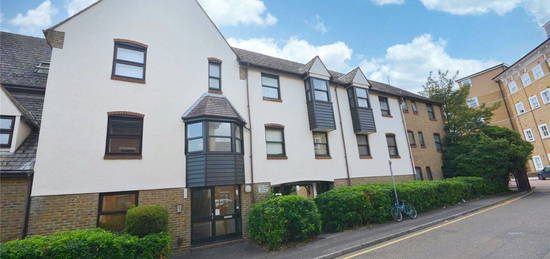 Flat to rent in Glebe Road, Chelmsford CM1