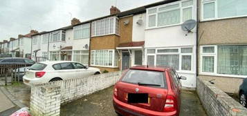 Terraced house to rent in Oakleigh Road, Hillingdon UB10