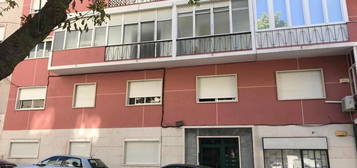 Arrendamento de Apartamento T2  na rua Freitas Gazul, 9