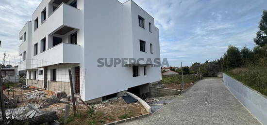 Apartamento T2 em Nogueira da Regedoura