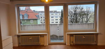 Appartement mit Balkon und kleiner EBK in München-Neuhausen