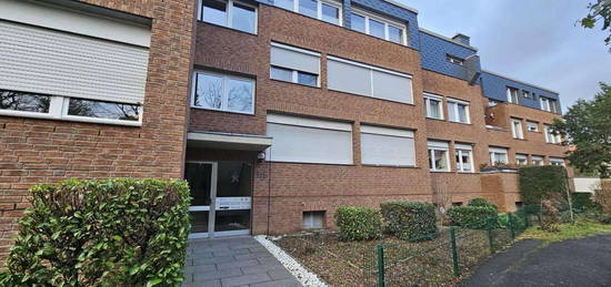 Bergisch Gladbach 3,5 Zimmer 141 m² mit 31 m² Terrasse und 2 TG-Stellplätze - renovierungsbedürftig