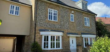 5 bedroom detached house