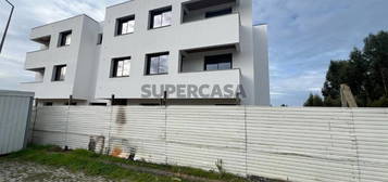 Apartamento T3 em Nogueira da Regedoura