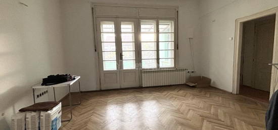 Apartament cu 3 camere - 91 mp utili - centru - Loca#539;ie