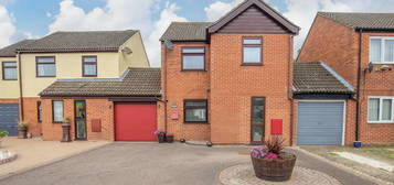 3 bedroom link detached house for sale