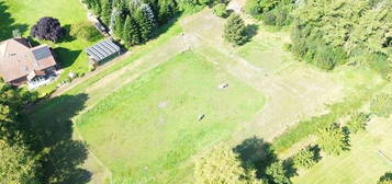 Großzügiges ehemaliges Bauernhaus mit angrenzender Scheune und Wiese, Pferdehaltung möglich!