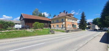 Großes, zentral gelegenes Wohnhaus mit ca. 1900 m² Grundfläche
