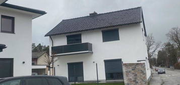 Einfamilienhaus mit großer Doppelgarage