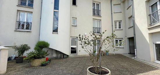 Appartement Nevers 2 pièces, 50 m2, rez-de-chaussée, DPE C, meublé, centre ville, préfecture, place de parking, lumineux, résidence sécurisée