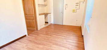 APPARTEMENT T2 - 27 m² en Plein Centre de La Tour-du- Pin