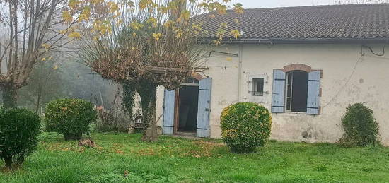 Maison mitoyenne à vendre de 75 m² environ + 45 m² environ de dépendances 33840