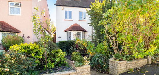 4 bed semi-detached house for sale