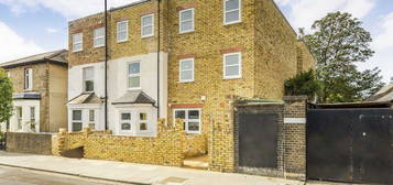 Flat for sale in Boston Road, London W7