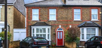 3 bedroom semi-detached house to rent