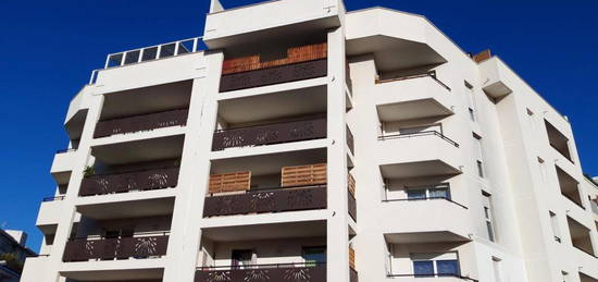 T2 avec balcon et parking à LA SEYNE SUR MER