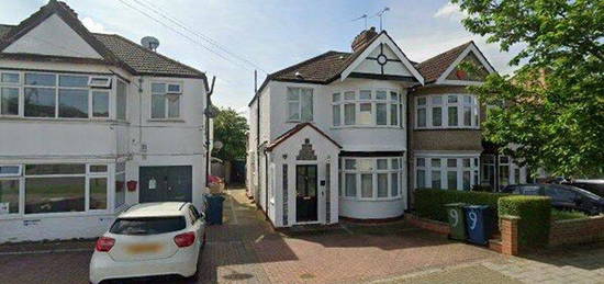 Room to rent in Enderley Road, Harrow Weald HA3