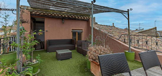 Maison de ville avec toit-terrasse - 9 pièces - 170m² - Corneilhan