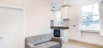 Flat to rent in Kensington Hall Gardens, Beaumont Avenue, London W14