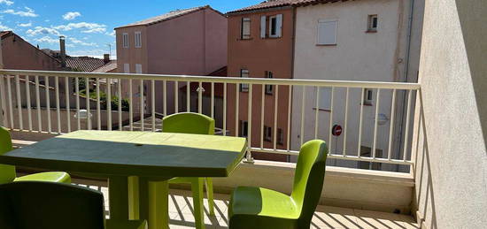 Appartement de type 2 avec Terrasse a deux pas de la plage et du port