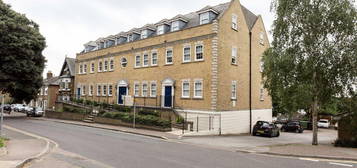 Flat to rent in Knight Court, Crown Street, Brentwood CM14