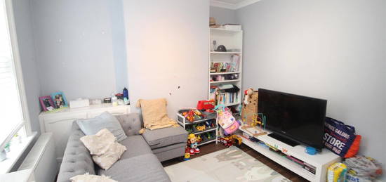 Terraced house to rent in Cowper Street, Luton LU1