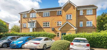 Flat to rent in Windmill Drive, London NW2