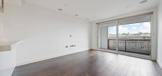 Flat to rent in Bramah House, Gatliff Road, Grosvenor Waterside, London SW1W