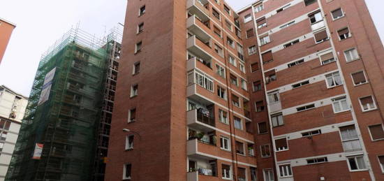 Piso en venta en Azurleku Auzoa, 4, Santutxu - Basarrate