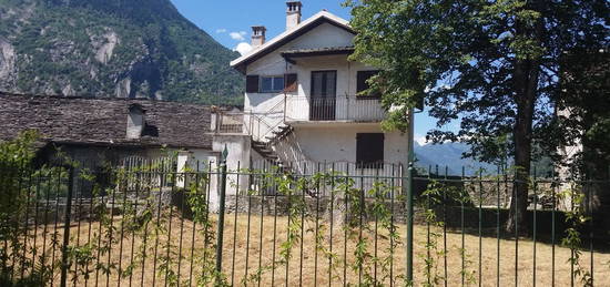 Casa indipendente in vendita in frazione Chezzo, 34