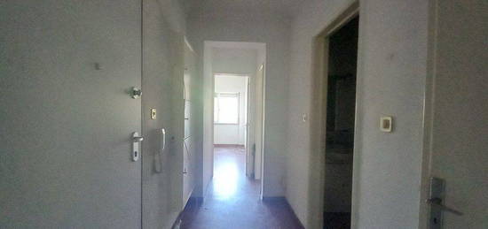 Apartamento T2 Vendido já Remodelado, Alto do Lumiar