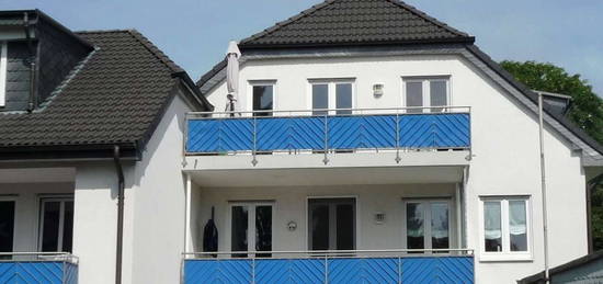 Ruhige 2,5-Zimmer-EG-Wohnung, mit gr. Terrasse und EBK in Remscheid Berghausen