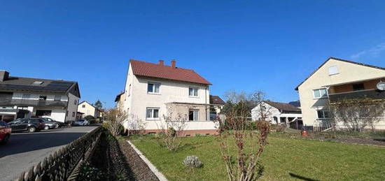 Ein- bis Zweifamilienhaus mit Garage und Garten in Kleinwallstadt